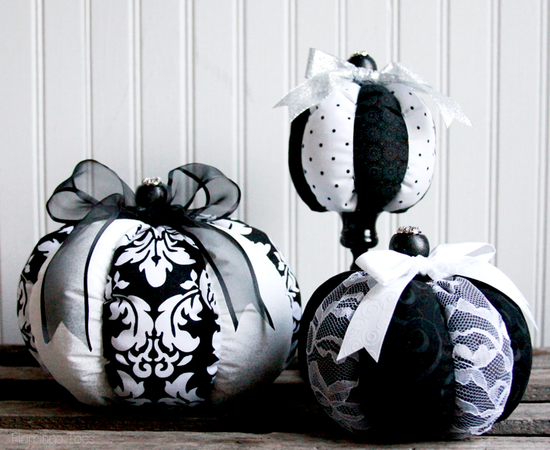 10+ Halloween Patterns to Sew | www.sewwhatalicia.com