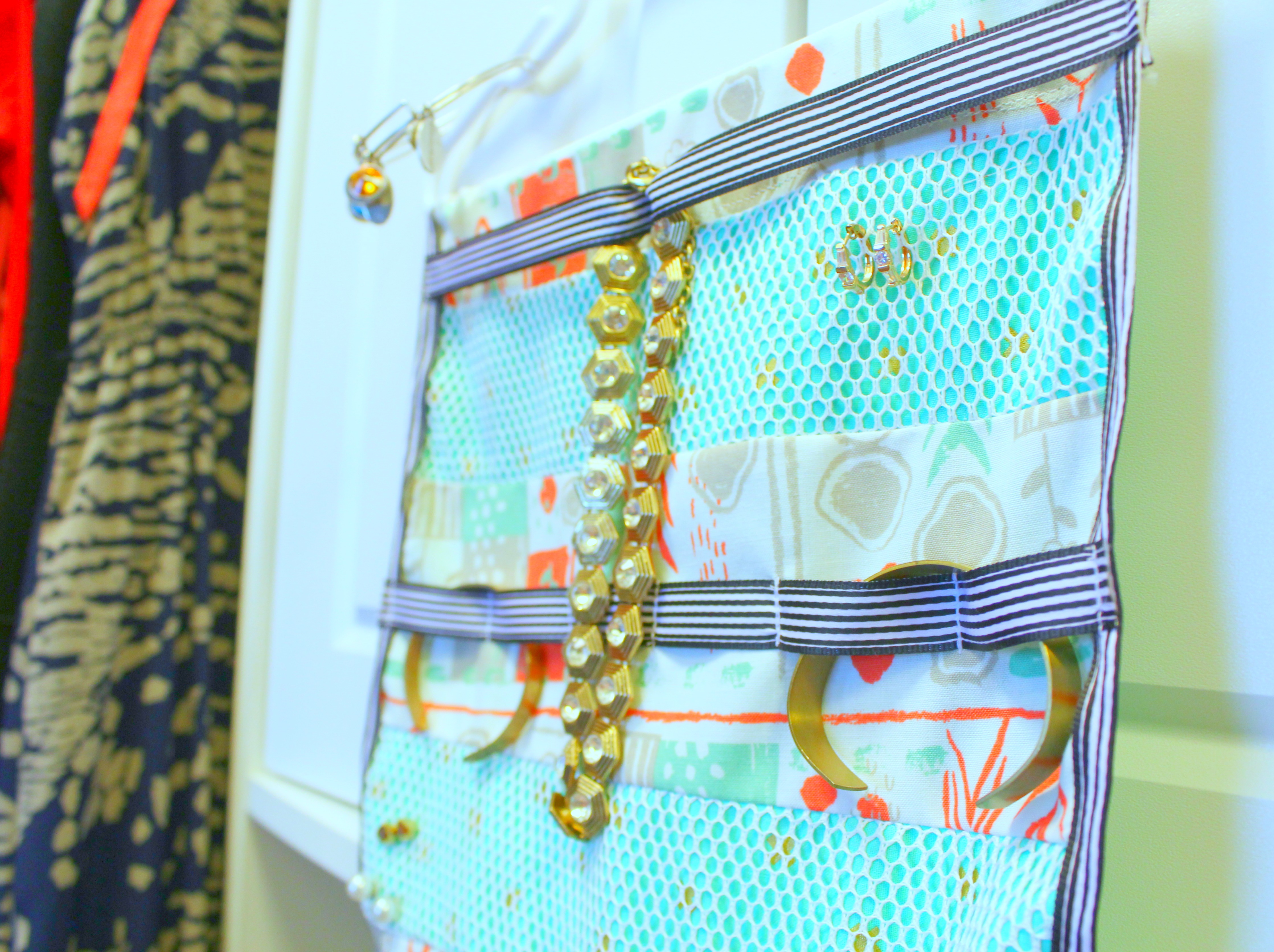 10+ Sewing Projects to Organize Your Life | Are you ready to get organized. Do you love to sew? Here is the perfect collection of projects for you! Click through for a full list of organizational sewing projects! | www.sewwhatalicia.com