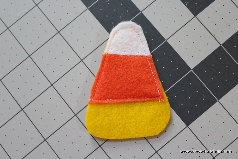 Candy Corn and Pom Pom Bunting Tutorial: This is a great sewing project for beginners. Decorate for Halloween with this quick and easy candy corn bunting. | www.sewwhatalicia.com