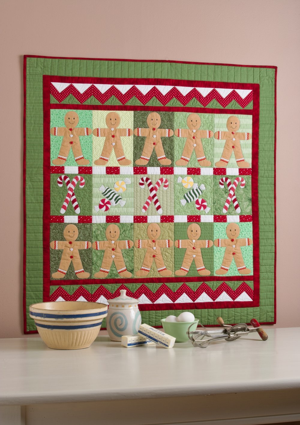 10+ Christmas Quilt Patterns and Books: These adorable Christmas sewing patterns and books are perfect to get you in the holiday spirit! Start your Christmas sewing now. Click through to see the entire list of patterns and books. www.sewwhatalicia.com