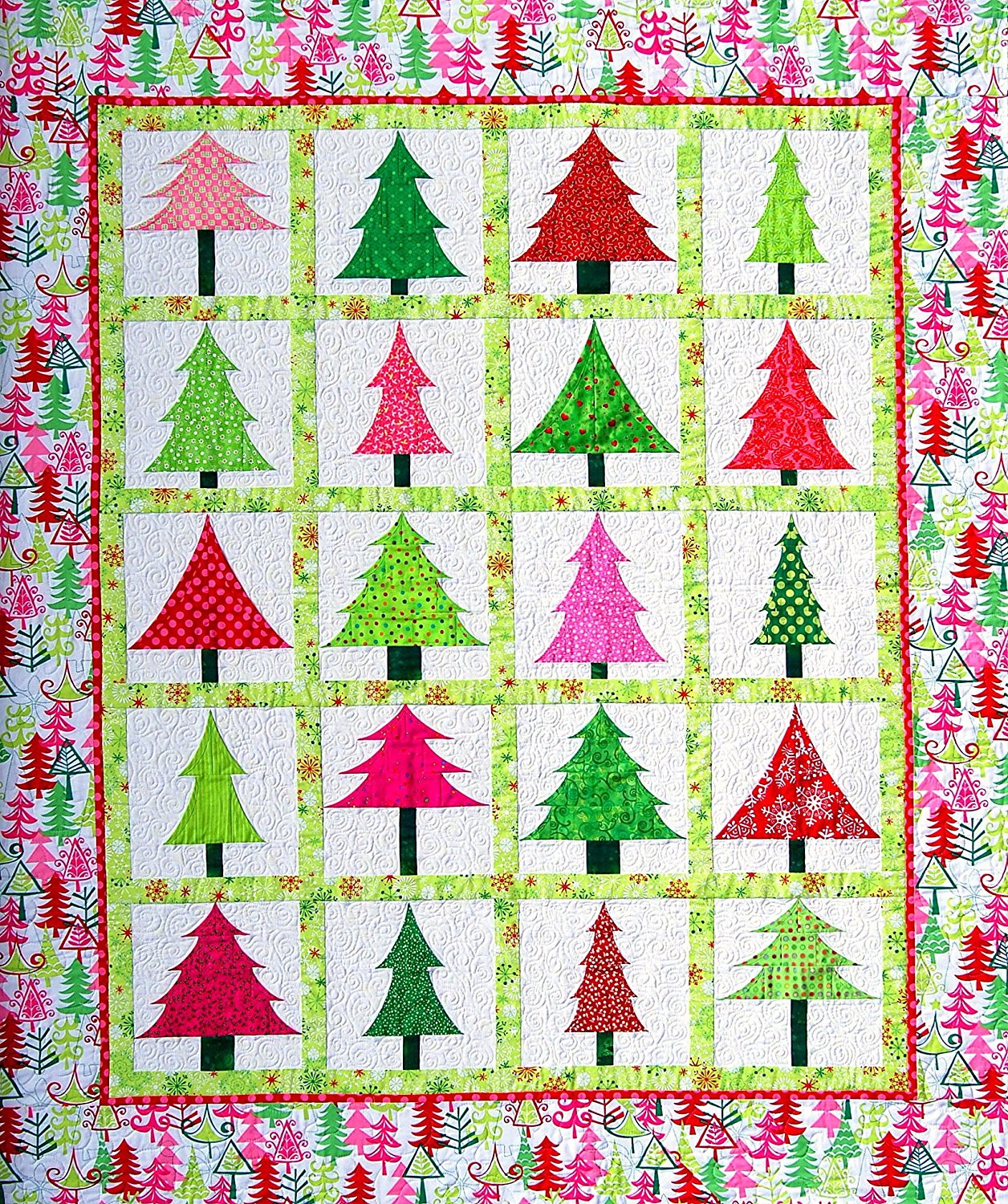 10+ Christmas Quilt Patterns and Books: These adorable Christmas sewing patterns and books are perfect to get you in the holiday spirit! Start your Christmas sewing now. Click through to see the entire list of patterns and books. www.sewwhatalicia.com