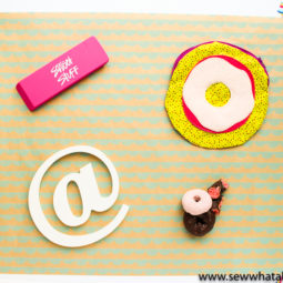 Circular Zipper Pouch Tutorial: This is a fun twist on a zipper pouch. Making a circular pouch isn't much different than a regular zipper pouch. Click through for the full tutorial | www.sewwhatalicia.com