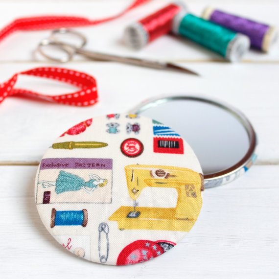 10+ Cutest Gifts for Sewing Fanatics : A fun collection of amazing handmade gifts for sewing fanatics! Click through for the full list. | www.sewwhatalicia.com
