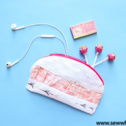 How to Sew a Ruffle Zipper Pouch: This is a fun twist on a zipper pouch. Learn how to add a curve and a ruffle with this tutorial. Click through for full instructions. | www.sewwhatalicia.com