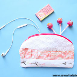 How to Sew a Ruffle Zipper Pouch: This is a fun twist on a zipper pouch. Learn how to add a curve and a ruffle with this tutorial. Click through for full instructions. | www.sewwhatalicia.com