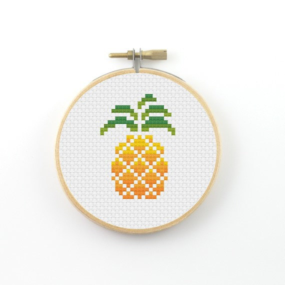 10 Fruity Summer Sewing Project Ideas: Start your summer sewing with these fun fruit inspired projects. Click through for the full list of sewing tutorials for summer | www.sewwhatalicia.com