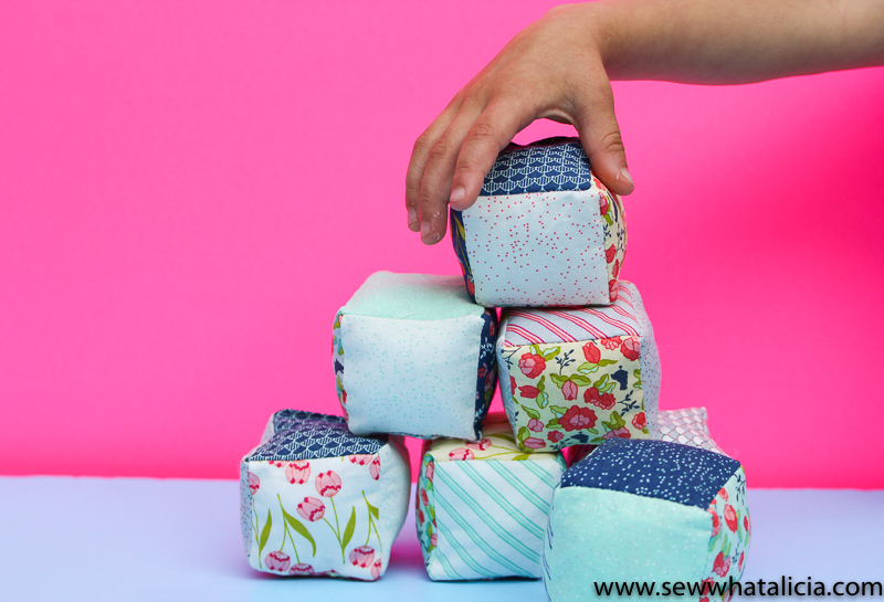 Fabric Baby Blocks Sewing Tutorial: This tutorial will walk you through creating a Y seam to create these fabric baby blocks. This is a great tutorial for beginners and new mommas! Click through for the full tutorial. | www.sewwhatalicia.com