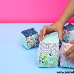 Fabric Baby Blocks Sewing Tutorial: This tutorial will walk you through creating a Y seam to create these fabric baby blocks. This is a great tutorial for beginners and new mommas! Click through for the full tutorial. | www.sewwhatalicia.com