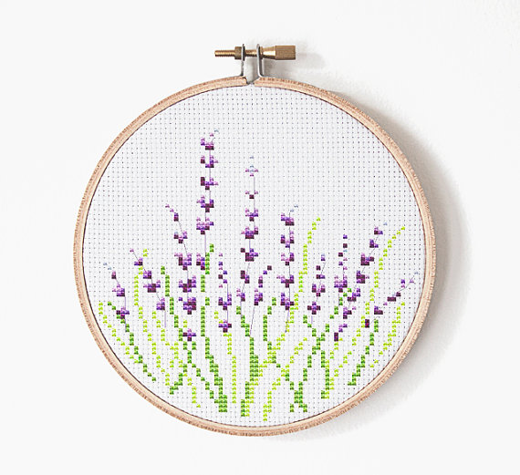 Where to find Cross Stitch Patterns: In this post I share with you the best place to find cross stitch patterns and I am sharing 20 of my favorite cross stitch patterns. Click through for the full list of patterns. | www.sewwhatalicia.com