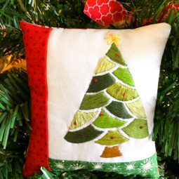 Embroidered Christmas Tree Pattern and Tutorial: This tutorial is perfect for getting a jump on your Christmas sewing. This tutorial is perfect for all levels of embroiderers. Click through for the free pattern and full tutorial. | www.sewwhatalicia.com