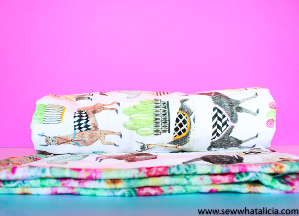 Minky Baby Blanket Tutorial: This is a great tutorial for beginners wanting to work with minky fabric. This blanket is self binding and is made with one seam. Click through for the full sewing tutorial. | www.sewwhatalicia.com