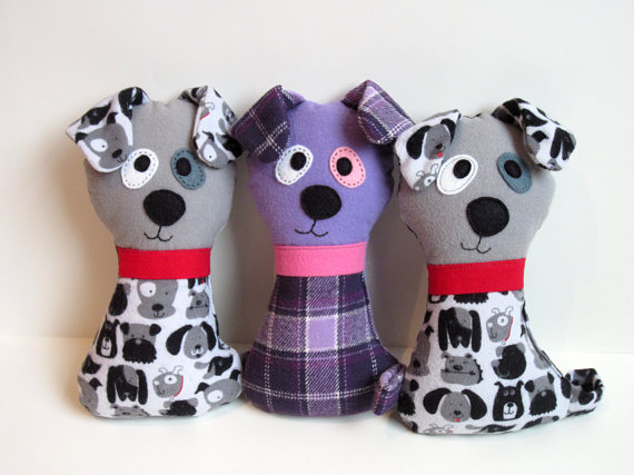 10+ Darling Dog Projects to Sew : If you love to sew and you love dogs check out these adorable dog sewing projects. Click through for the full list of patterns! | www.sewwhatalicia.com