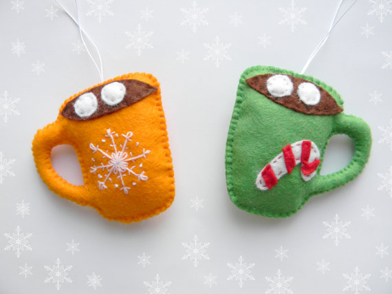 10+ Fun Felt Ornaments to Sew: If you love to sew and want to add a special handmade touch to your holiday season these christmas ornament patterns are perfect for you. Sew these ornaments today for your tree! Click through for a full list of ornaments to sew. | www.sewwhatalicia.com