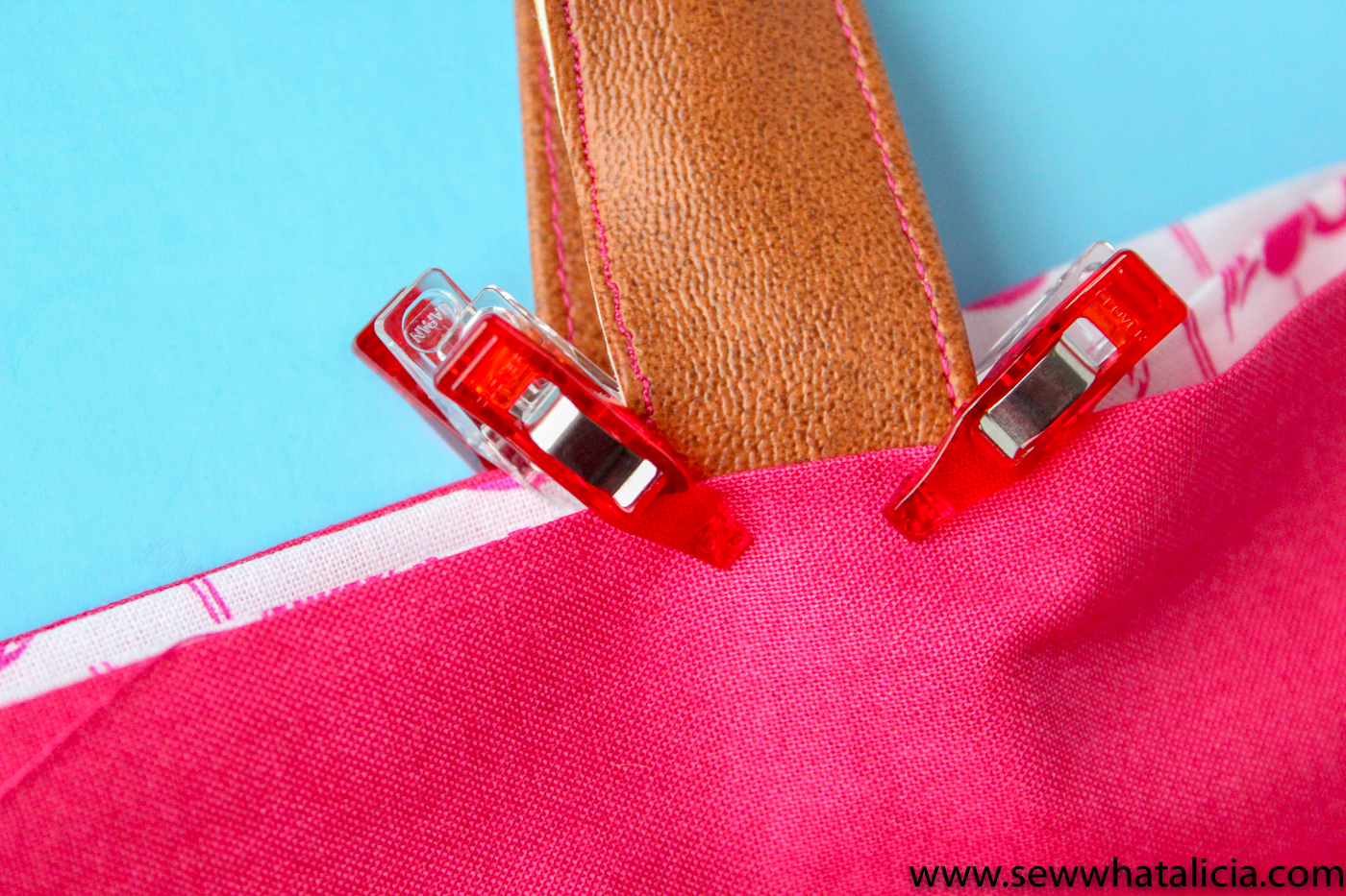 How to make a tote bag: Close up of pinned handle. | www.sewwhatalicia.com