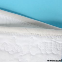 How to Make Quilt Binding: If you are new to quilting or have never attempted creating your own binding then this post is for you. This will walk you through creating and attaching quilt binding. Click through for the full tutorial and lots of tips and tricks. | www.sewwhatalicia.com