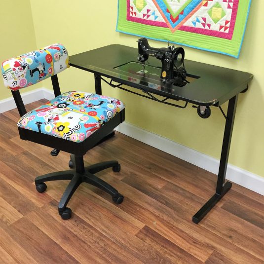 Best Sewing Machine Cabinet: Heavyweight Table | www.sewwhatalicia.com