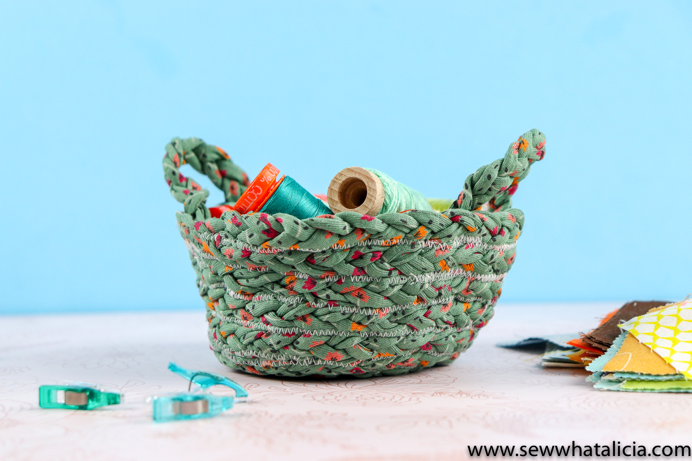 How to Make a T-Shirt Yarn Bowl: This t-shirt yarn is so fun to work with. It comes in so many patterns and these bowls are not hard to make. Click through for the pattern and supply links. | www.sewwhatalicia.com